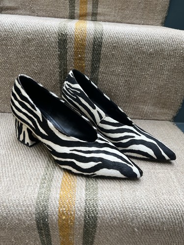 Edgy zebra print - zebra,