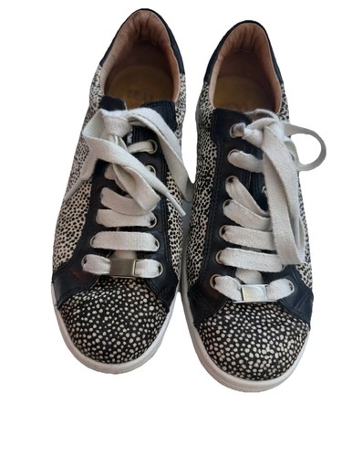 Ugg trainers low top - 6.5,