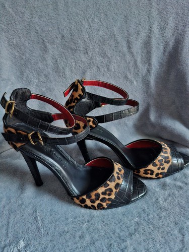 High heeled shoe with double - heeled,